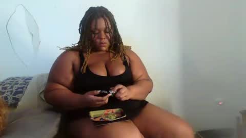 Snapshot of curvybcelinemixe chatting on 31, 12, 2024 Cline  online show from 31, 12, 2024