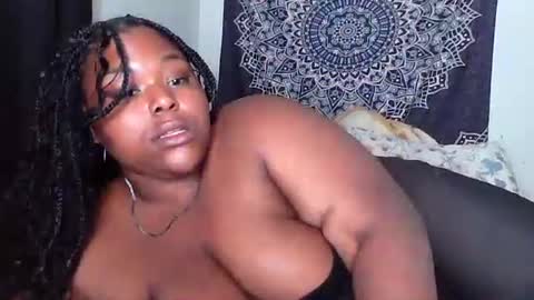 Snapshot of curvybcelinemixe chatting on 17, 10, 2025 Cline  online show from 17, 10, 2025