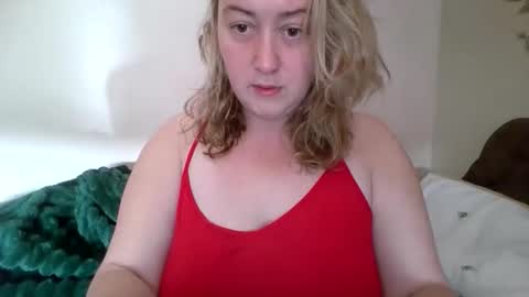 Snapshot of curvyblond20 chatting on 8, 6, 2026 curvyblond20 online show from 8, 6, 2026