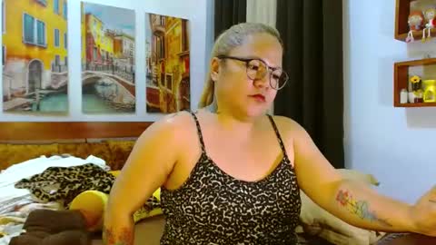Snapshot of curvycherry4u chatting on 12, 1, 2025 C H E R R Y online show from 12, 1, 2025