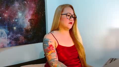 Snapshot of curvycherry4u chatting on 22, 10, 2025 C H E R R Y online show from 22, 10, 2025