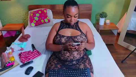 Snapshot of curvyebonyy_ chatting on 25, 4, 2026 Danna online show from 25, 4, 2026