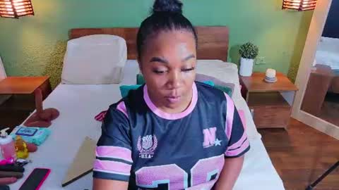 Snapshot of curvyebonyy_ chatting on 8, 7, 2026 Danna online show from 8, 7, 2026