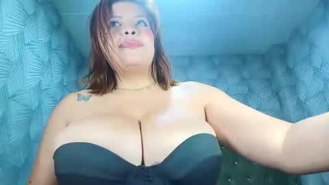 Snapshot of curvyjulieth chatting on 8, 5, 2026 Julieth online show from 8, 5, 2026