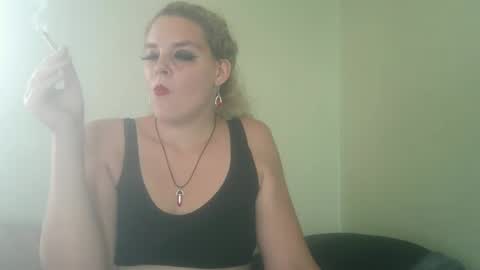 Snapshot of curvymom2025 chatting on 26, 9, 2025 curvymom2025 online show from 26, 9, 2025