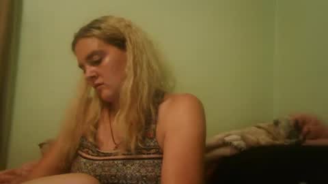 Snapshot of curvymom2025 chatting on 13, 10, 2025 curvymom2025 online show from 13, 10, 2025