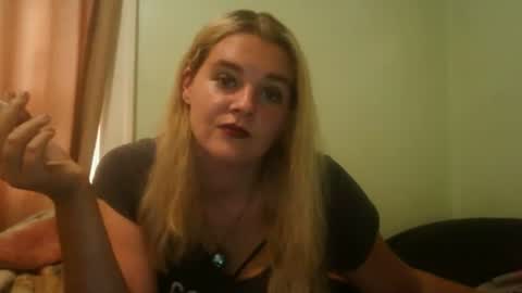Snapshot of curvymom2025 chatting on 18, 10, 2025 curvymom2025 online show from 18, 10, 2025