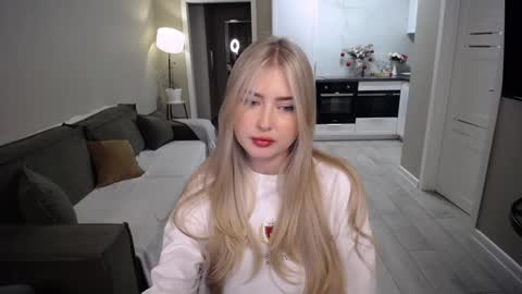 Snapshot of cute18cute chatting on 4, 2, 2026 Kira online show from 4, 2, 2026