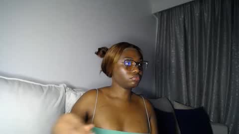 Snapshot of cute_ass18 chatting on 16, 4, 2026 Liya online show from 16, 4, 2026