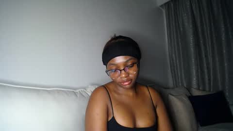 Snapshot of cute_ass18 chatting on 20, 4, 2026 Liya online show from 20, 4, 2026