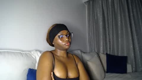 Snapshot of cute_ass18 chatting on 21, 4, 2026 Liya online show from 21, 4, 2026