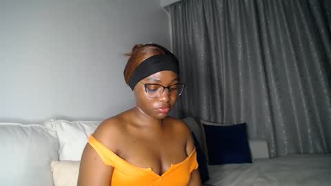 Snapshot of cute_ass18 chatting on 22, 4, 2026 Liya online show from 22, 4, 2026