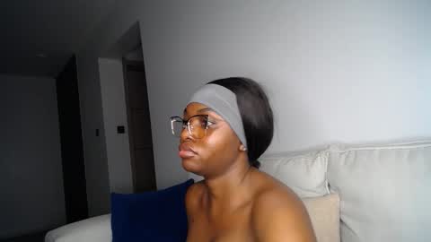 Snapshot of cute_ass18 chatting on 30, 4, 2026 Liya online show from 30, 4, 2026