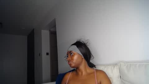 Snapshot of cute_ass18 chatting on 30, 4, 2026 Liya online show from 30, 4, 2026