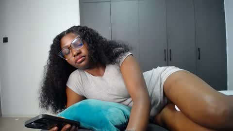 Snapshot of cute_ass18 chatting on 17, 5, 2026 Liya online show from 17, 5, 2026