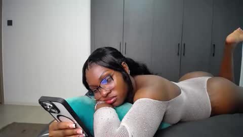 Snapshot of cute_ass18 chatting on 23, 5, 2026 Liya online show from 23, 5, 2026
