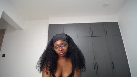 Snapshot of cute_ass18 chatting on 17, 6, 2026 Liya online show from 17, 6, 2026