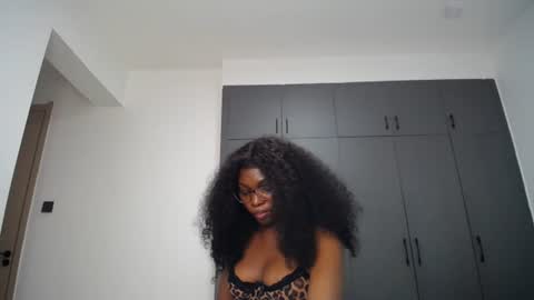 Snapshot of cute_ass18 chatting on 7, 7, 2026 Liya online show from 7, 7, 2026