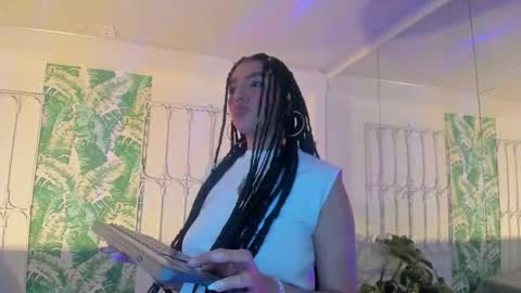 Snapshot of cute_hollywood chatting on 18, 12, 2025 Sofa online show from 18, 12, 2025