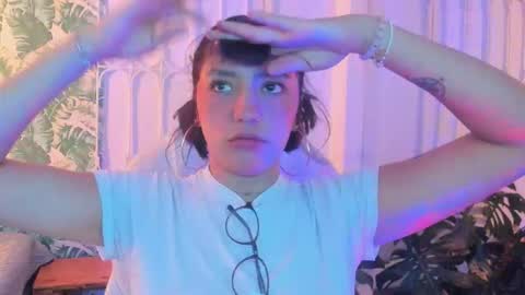 Snapshot of cute_hollywood chatting on 4, 2, 2026 Sofa online show from 4, 2, 2026