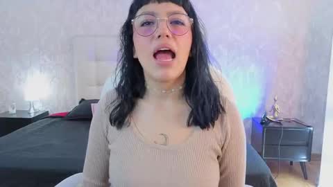 Snapshot of cute_hollywood chatting on 15, 4, 2026 Sofa online show from 15, 4, 2026