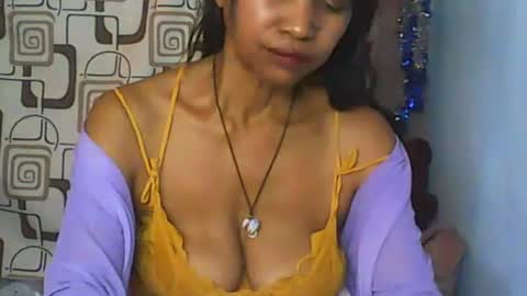 Snapshot of cute_moll chatting on 27, 5, 2026 murielle online show from 27, 5, 2026