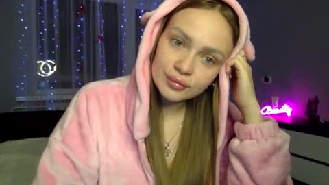 cute_shy06 online show from 18, 12, 2025