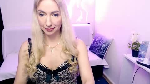 cute_smile_shy online show from 23, 4, 2026