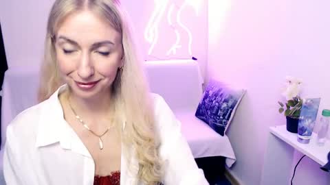 cute_smile_shy online show from 25, 4, 2026