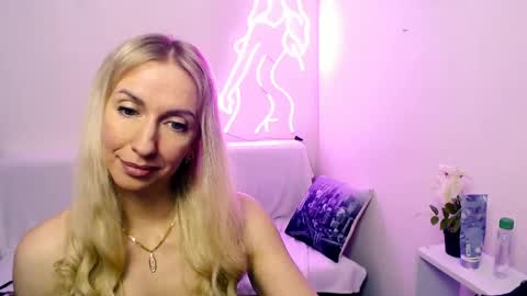 cute_smile_shy online show from 26, 4, 2026