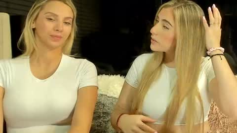 Snapshot of cuteanddesesperate chatting on 16, 5, 2026 WANNA SEE MORE OF TWINS online show from 16, 5, 2026