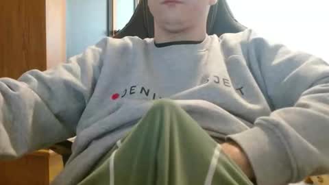 Snapshot of cuteboy090 chatting on 29, 4, 2026 Cuteboy090 online show from 29, 4, 2026