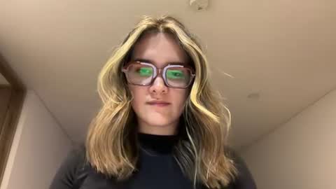 Snapshot of cutebunny_21 chatting on 18, 6, 2026 CuteBunny 21 online show from 18, 6, 2026