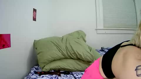 Snapshot of cutefemme chatting on 15, 2, 2026 Bella online show from 15, 2, 2026