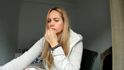 Snapshot of cutehana chatting on 2, 10, 2025 MADY online show from 2, 10, 2025