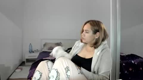 Snapshot of cutehana chatting on 16, 10, 2025 MADY online show from 16, 10, 2025