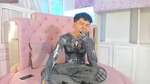 cutenaked_ online show from 19, 12, 2025