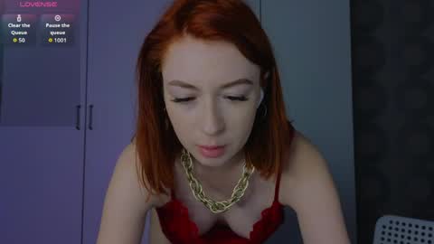 Snapshot of cuteroxyfoxyy chatting on 6, 6, 2026 Roxy online show from 6, 6, 2026