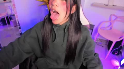  - independent model online show from 5, 11, 2025