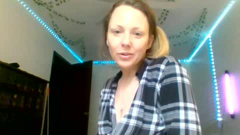 Snapshot of cuteycourtney2224 chatting on 18, 6, 2026 cuteycourtney2224 online show from 18, 6, 2026