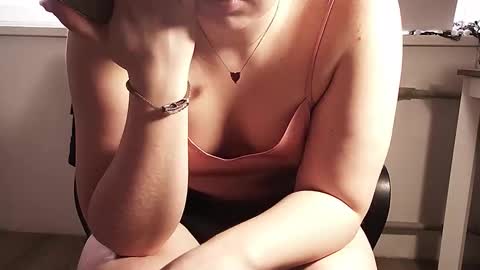 Snapshot of cutie_peach chatting on 5, 4, 2026 cutie_peach online show from 5, 4, 2026