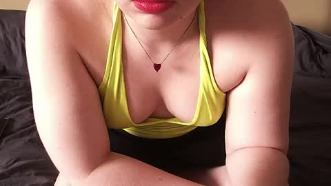 Snapshot of cutie_peach chatting on 17, 5, 2026 cutie_peach online show from 17, 5, 2026