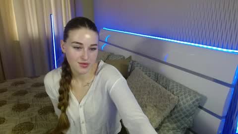 Snapshot of cutie_violet chatting on 12, 11, 2025 ViVi online show from 12, 11, 2025