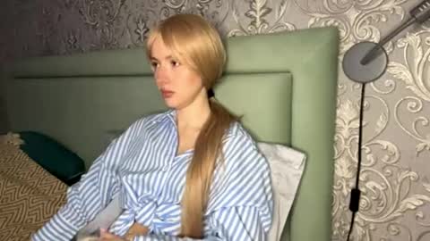 Snapshot of cutieblondyy chatting on 19, 4, 2026 Vanessa online show from 19, 4, 2026