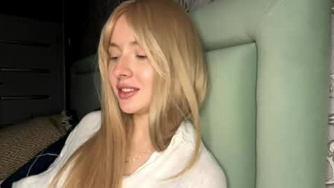 Snapshot of cutieblondyy chatting on 20, 4, 2026 Vanessa online show from 20, 4, 2026