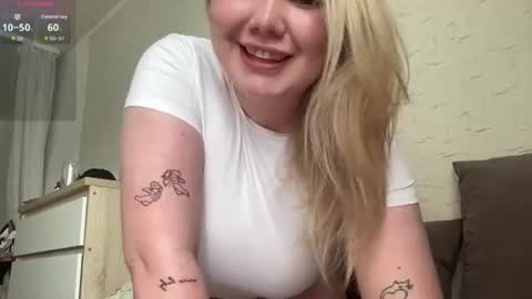Snapshot of cutiejulie_ chatting on 19, 6, 2026 Julie online show from 19, 6, 2026