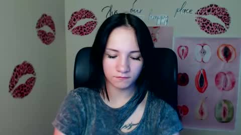 Snapshot of cutielady_ chatting on 30, 5, 2026 Emma online show from 30, 5, 2026