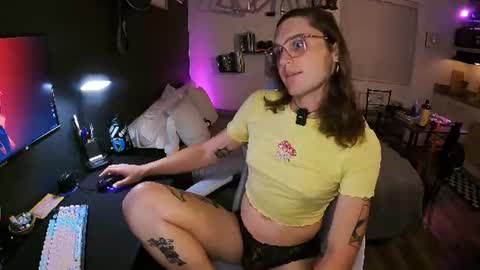 Snapshot of cutiepiescarlett chatting on 18, 6, 2026 cutiepiescarlett online show from 18, 6, 2026
