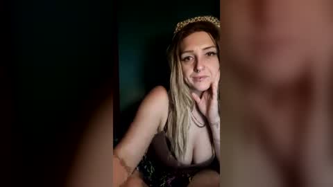 Snapshot of cutiiekaylss chatting on 15, 7, 2026 cutiiekaylss online show from 15, 7, 2026