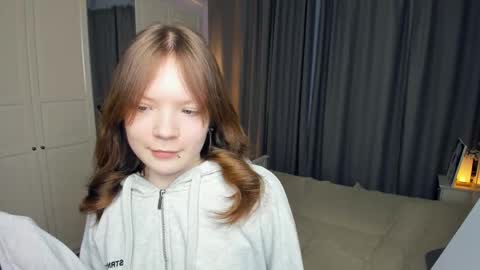 Snapshot of cuty_petite chatting on 5, 3, 2026 Anne online show from 5, 3, 2026